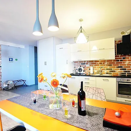 Designomania - Nadwislanska 11 *