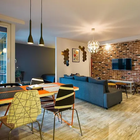 Designomania - Nadwislanska 11 *