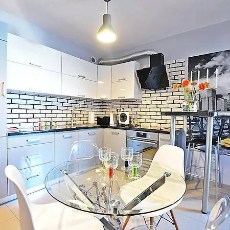 Designomania - Nadwislanska 11 * Krasków